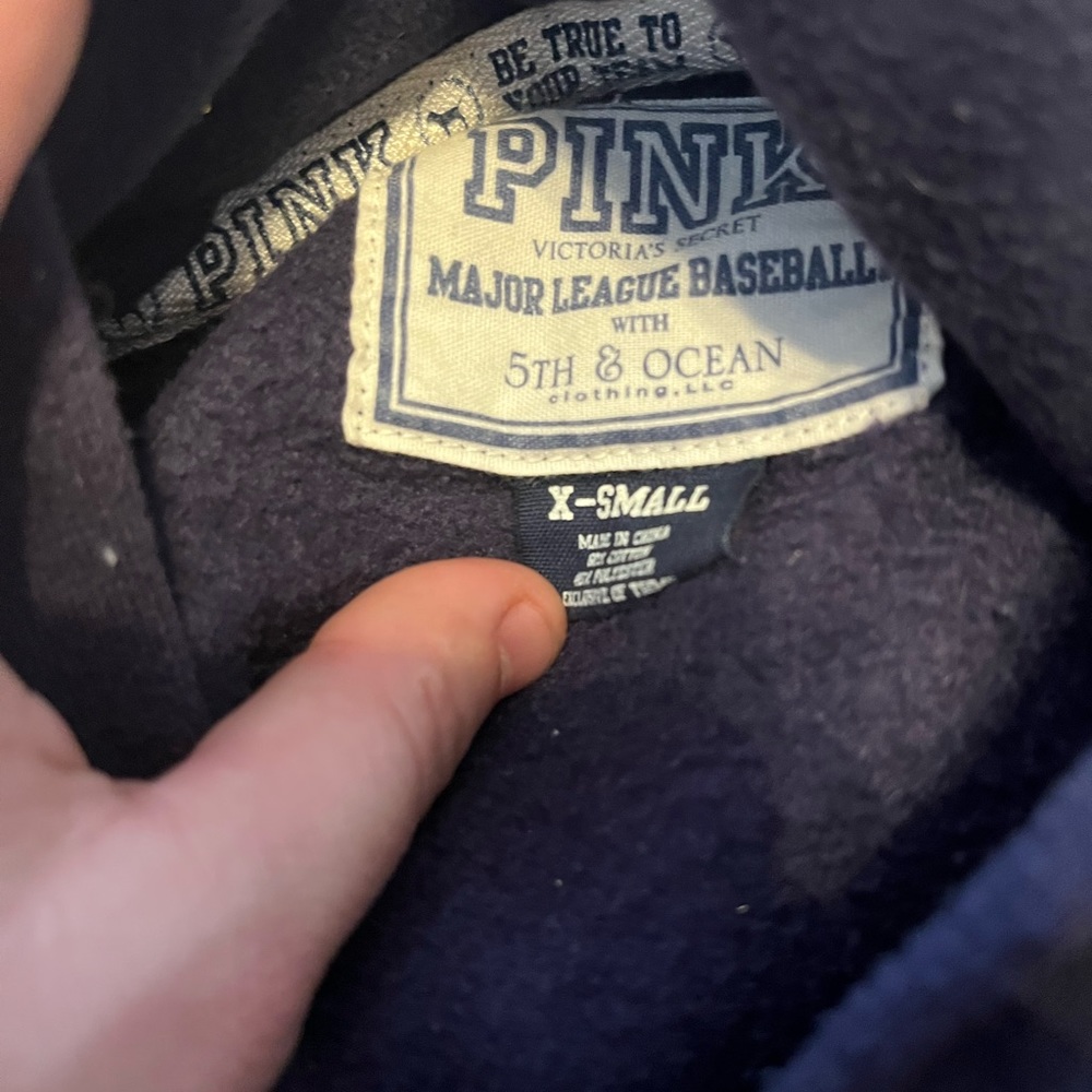 VS PINK YANKEES SWEATSHIRT